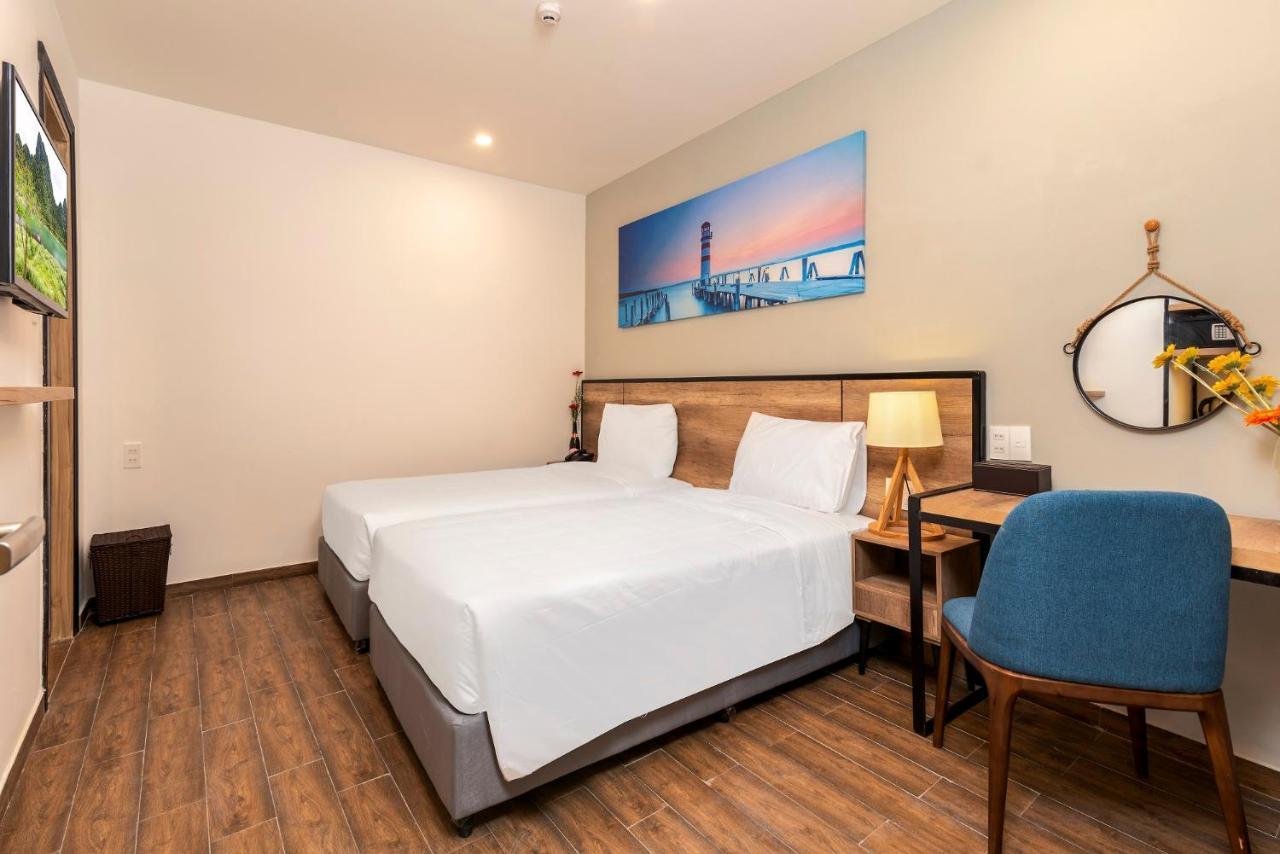 Golden Lotus Central Hotel Нячанг Екстер'єр фото