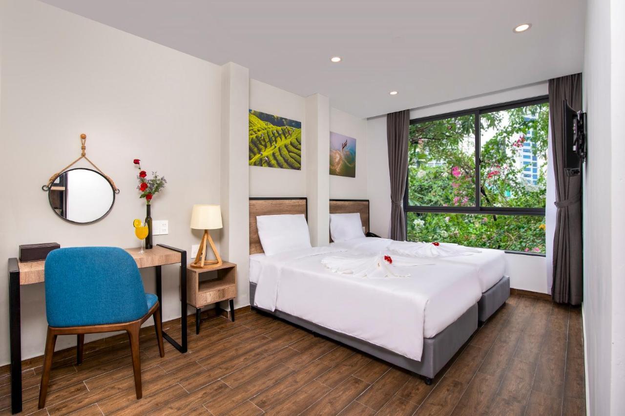 Golden Lotus Central Hotel Нячанг Екстер'єр фото