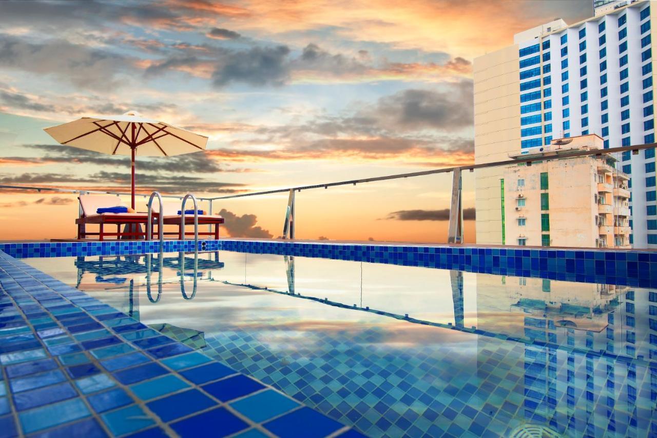 Golden Lotus Central Hotel Нячанг Екстер'єр фото