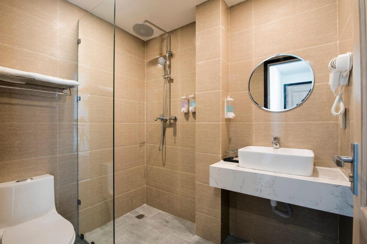 Golden Lotus Central Hotel Нячанг Екстер'єр фото