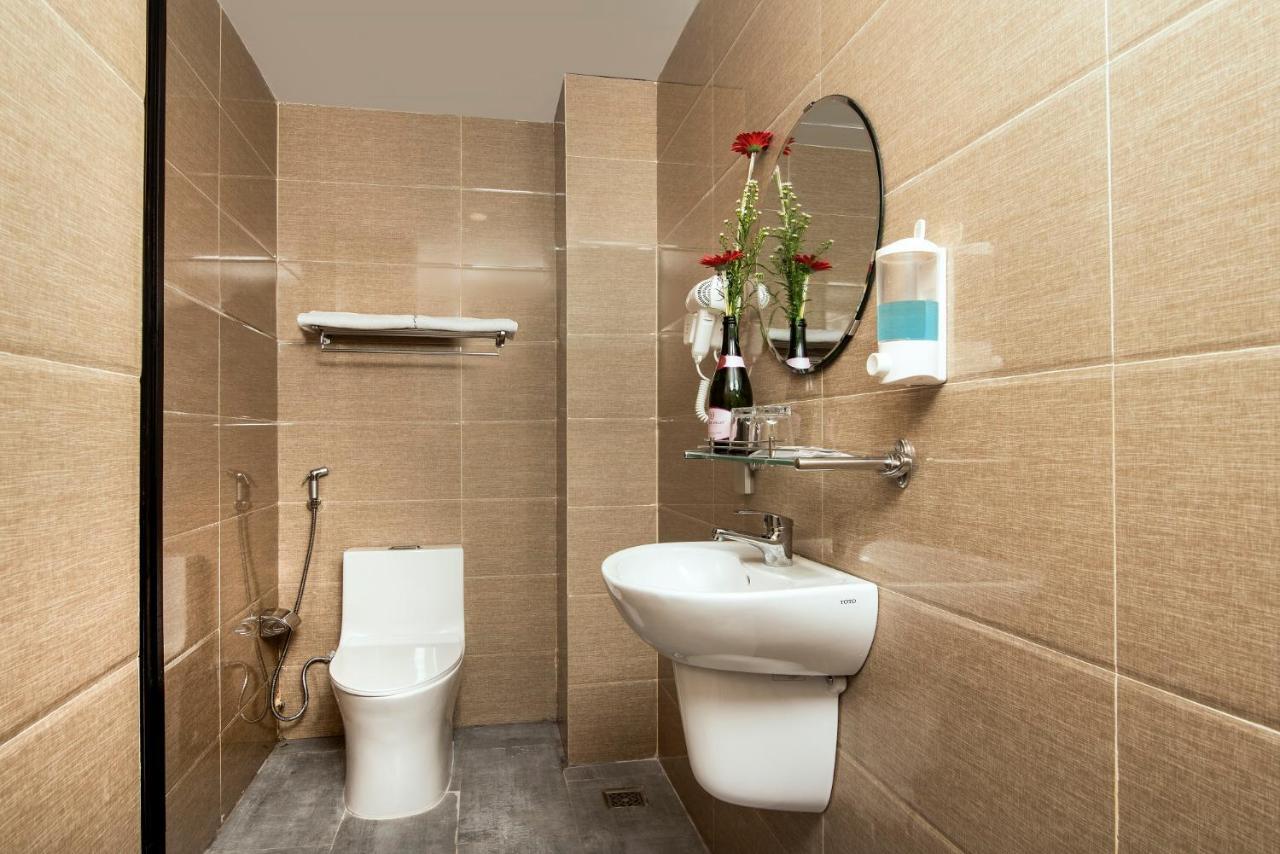 Golden Lotus Central Hotel Нячанг Екстер'єр фото